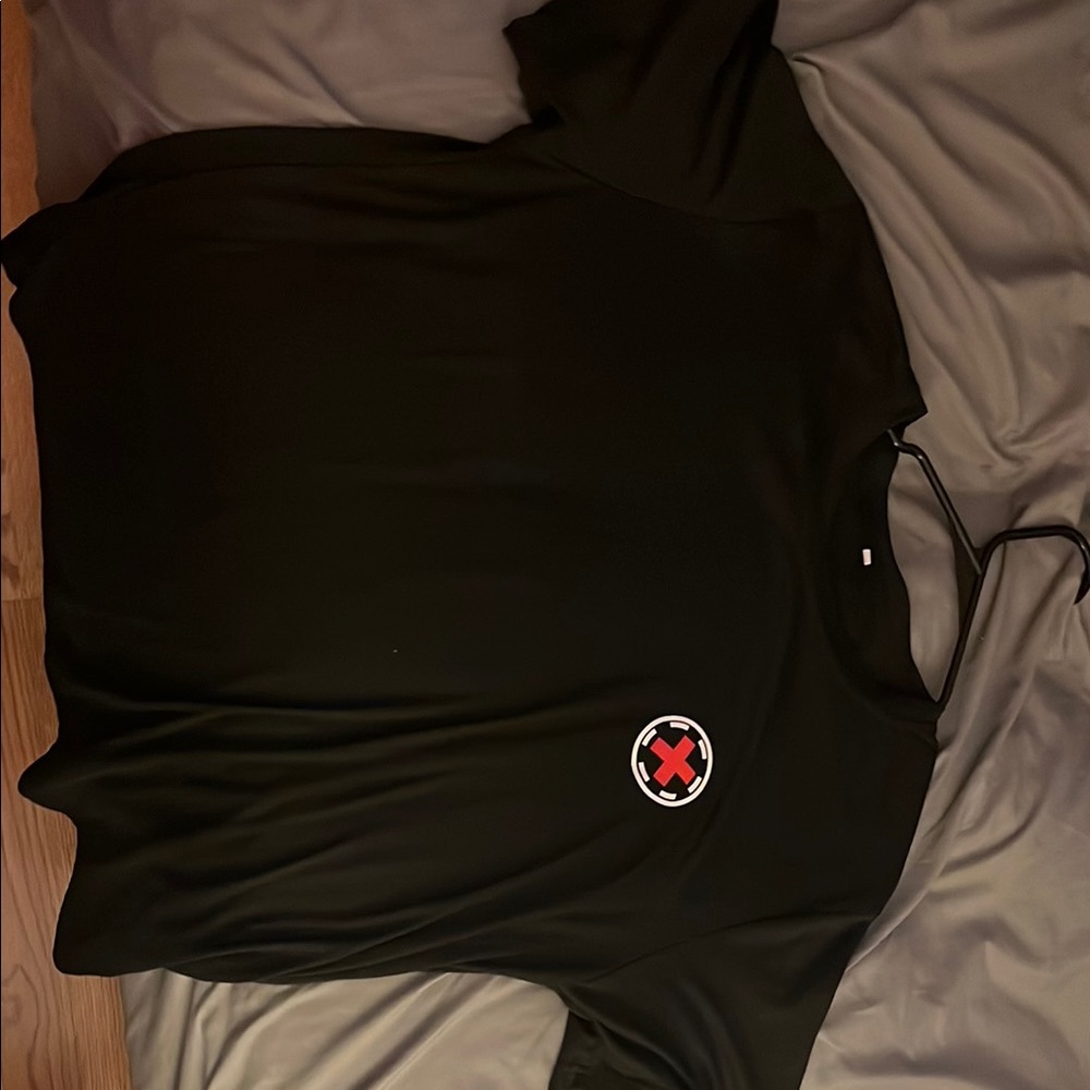 Tilly's Black and Red Short Sleeve Tee